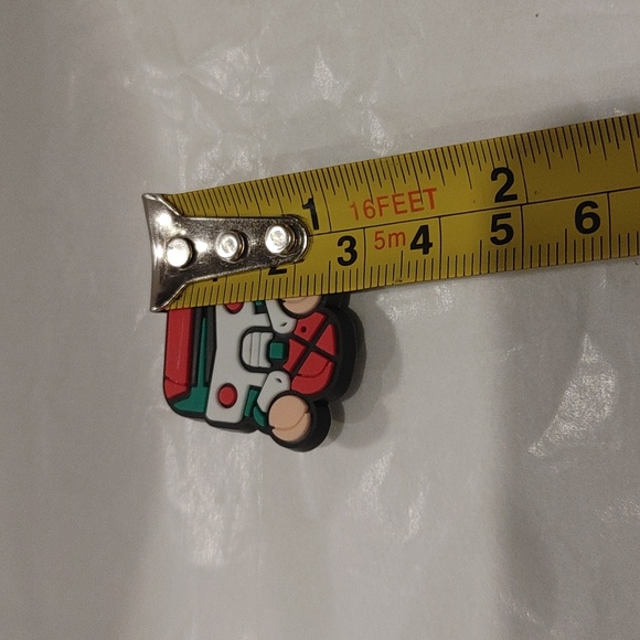 4 PCS of figurine shoe charms New. - Picture 6 of 8